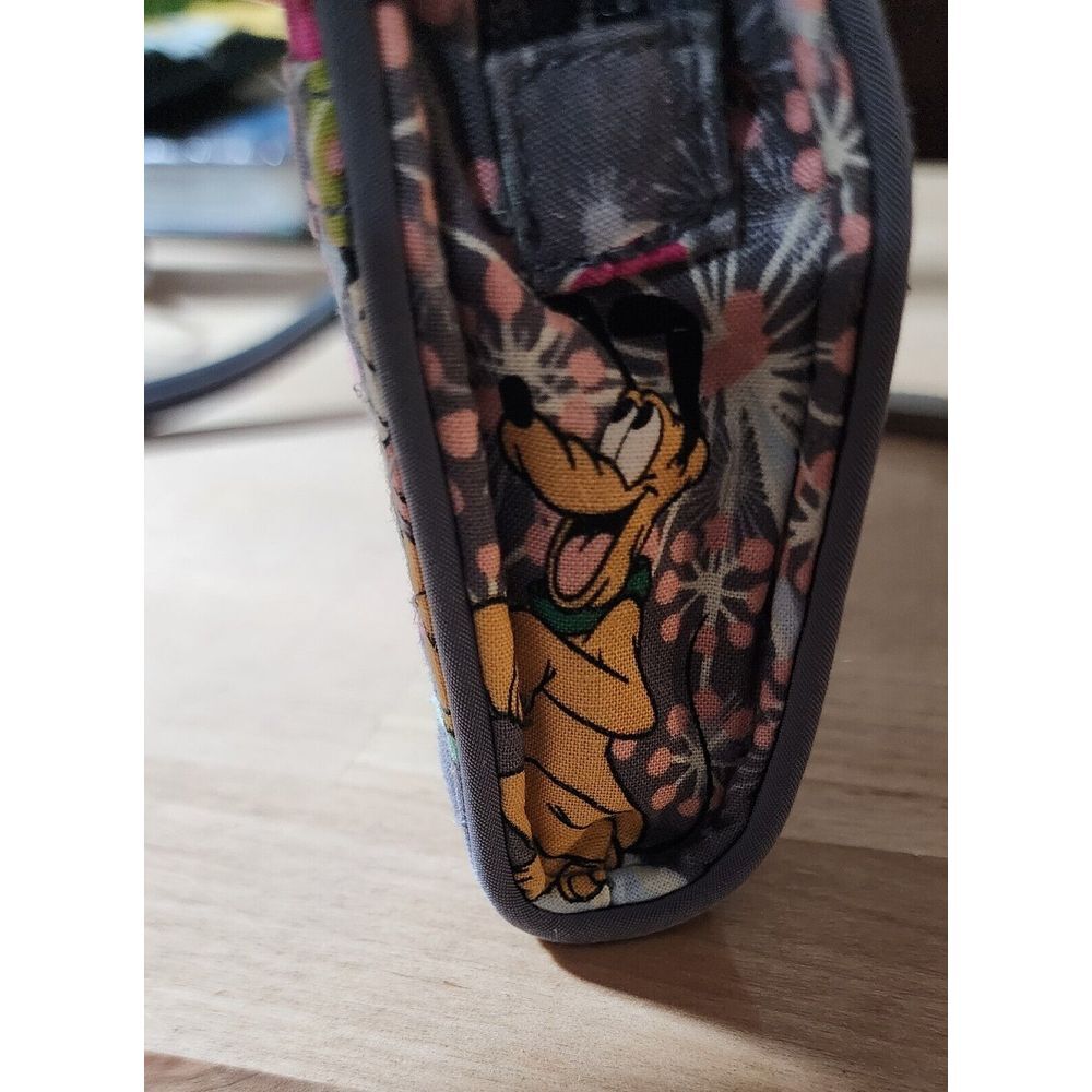 2019‎ Vera Bradley Disney Pluto, Mickey & Minnie Wristlet Wallet Dandelion